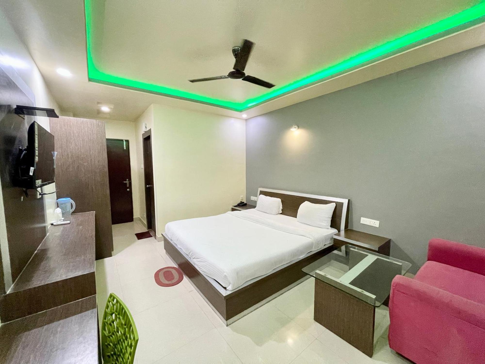 Hotel Trends In プリ エクステリア 写真
