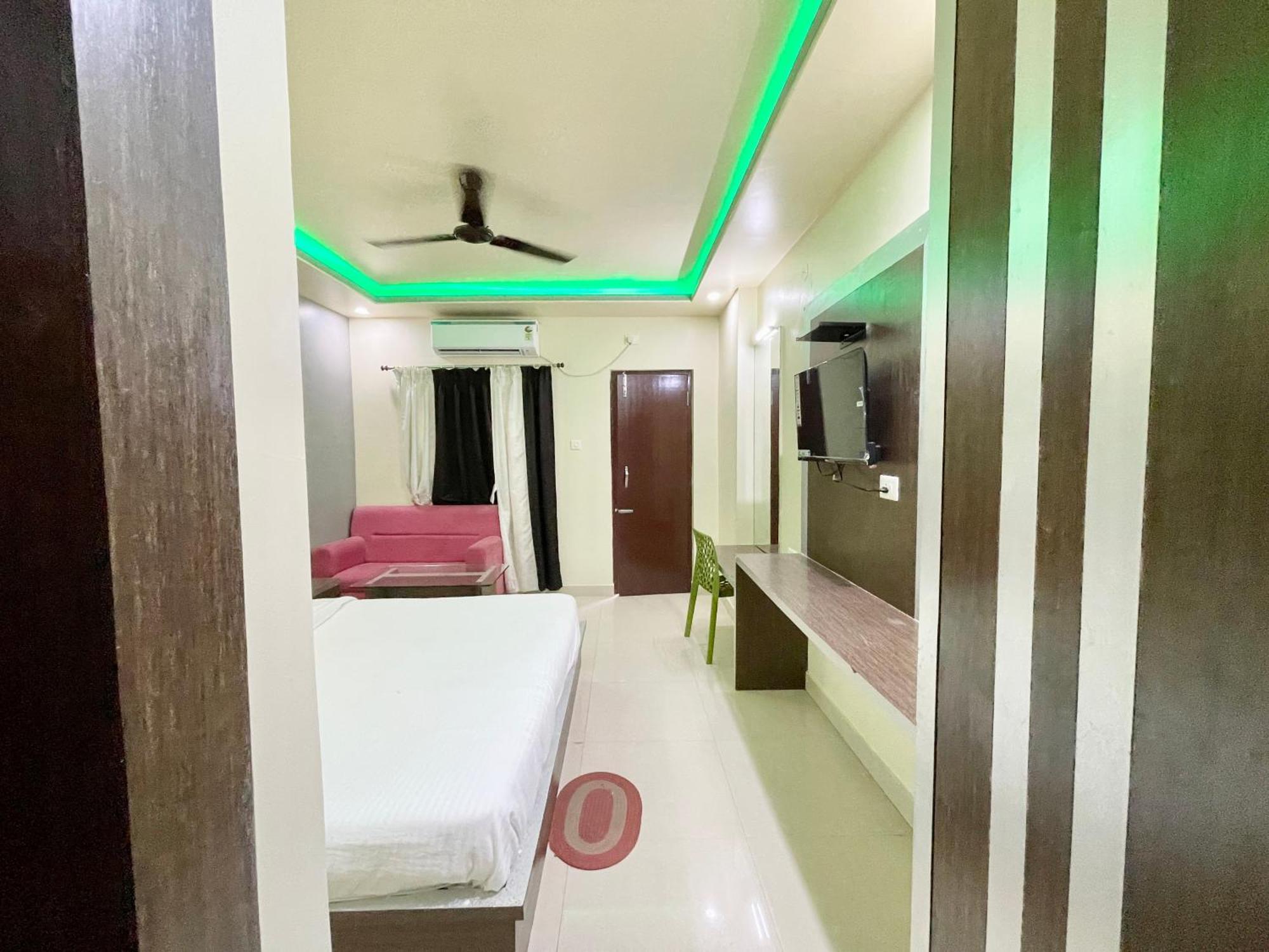 Hotel Trends In プリ エクステリア 写真