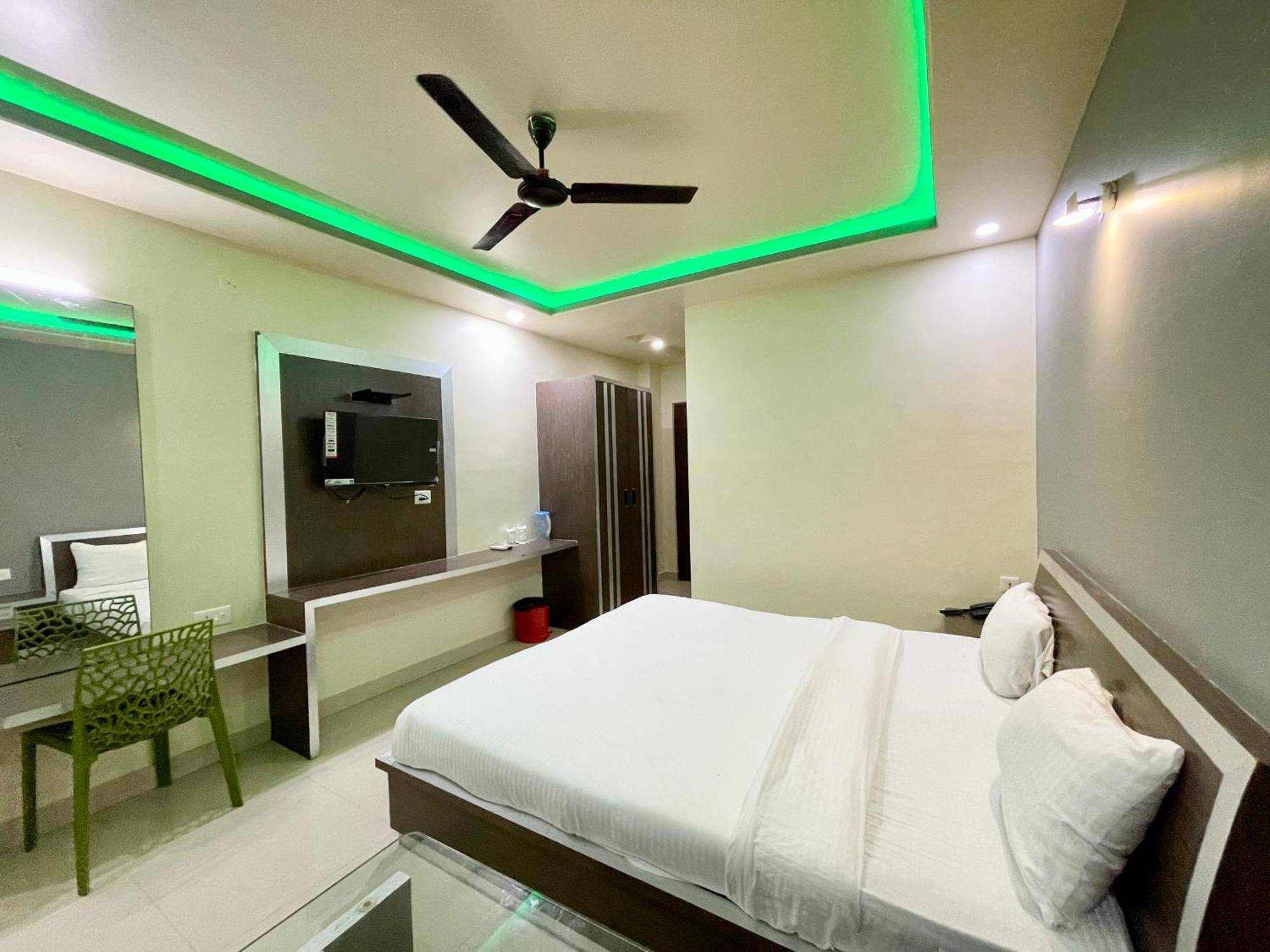 Hotel Trends In プリ エクステリア 写真