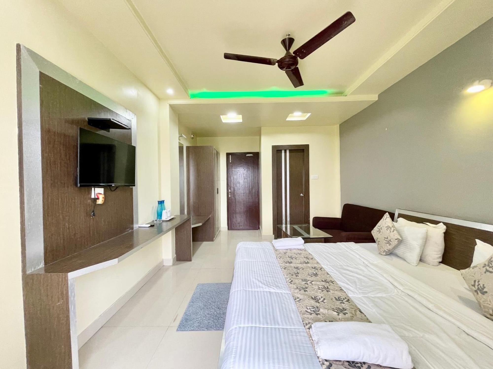 Hotel Trends In プリ エクステリア 写真