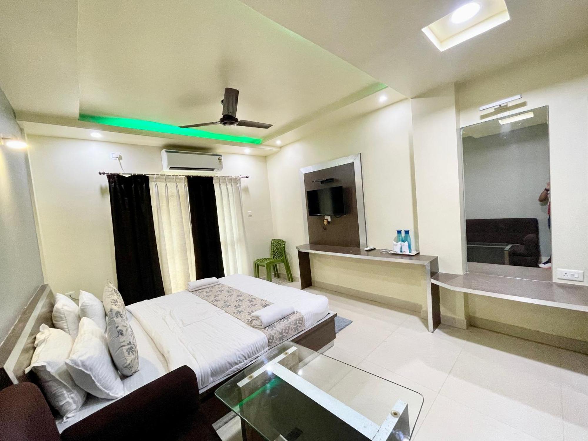 Hotel Trends In プリ エクステリア 写真