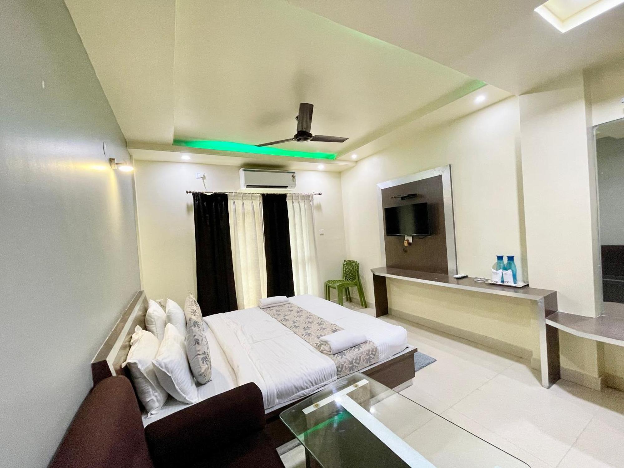 Hotel Trends In プリ エクステリア 写真
