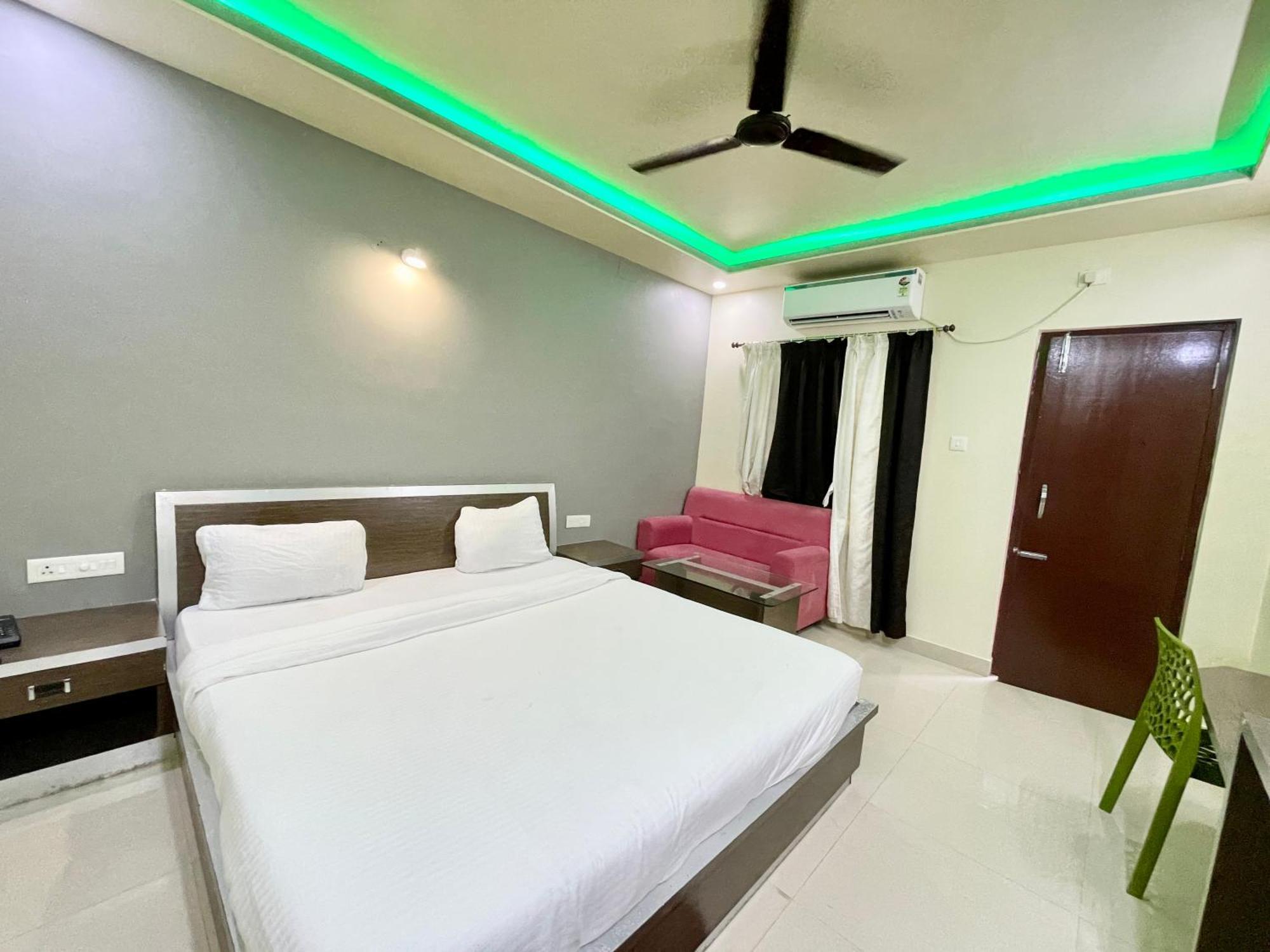 Hotel Trends In プリ エクステリア 写真