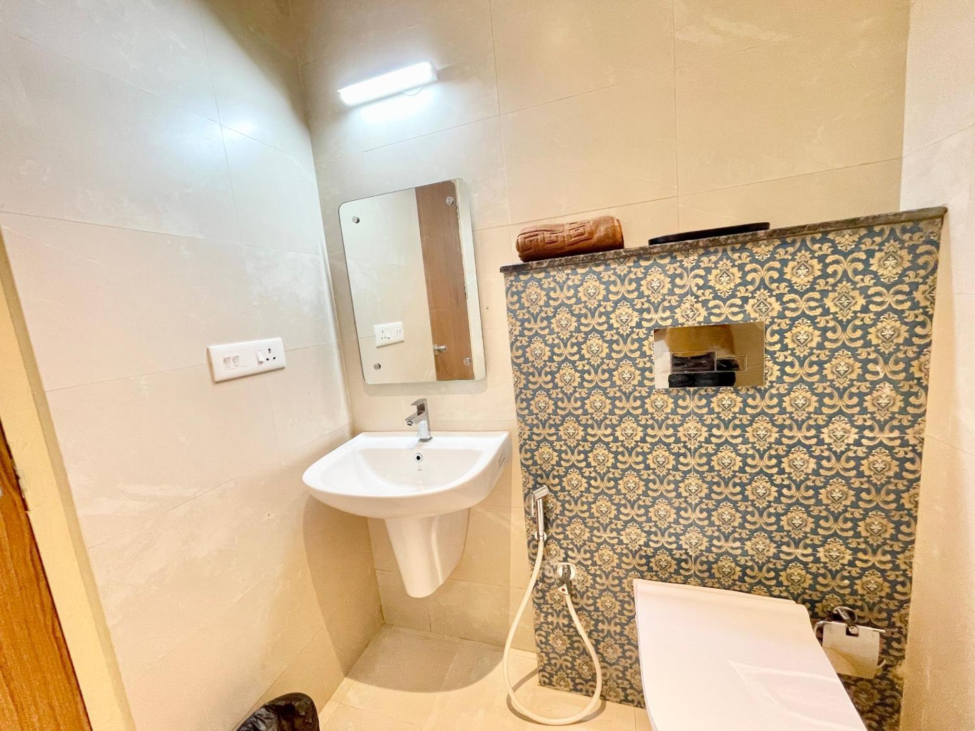 Hotel Trends In プリ エクステリア 写真